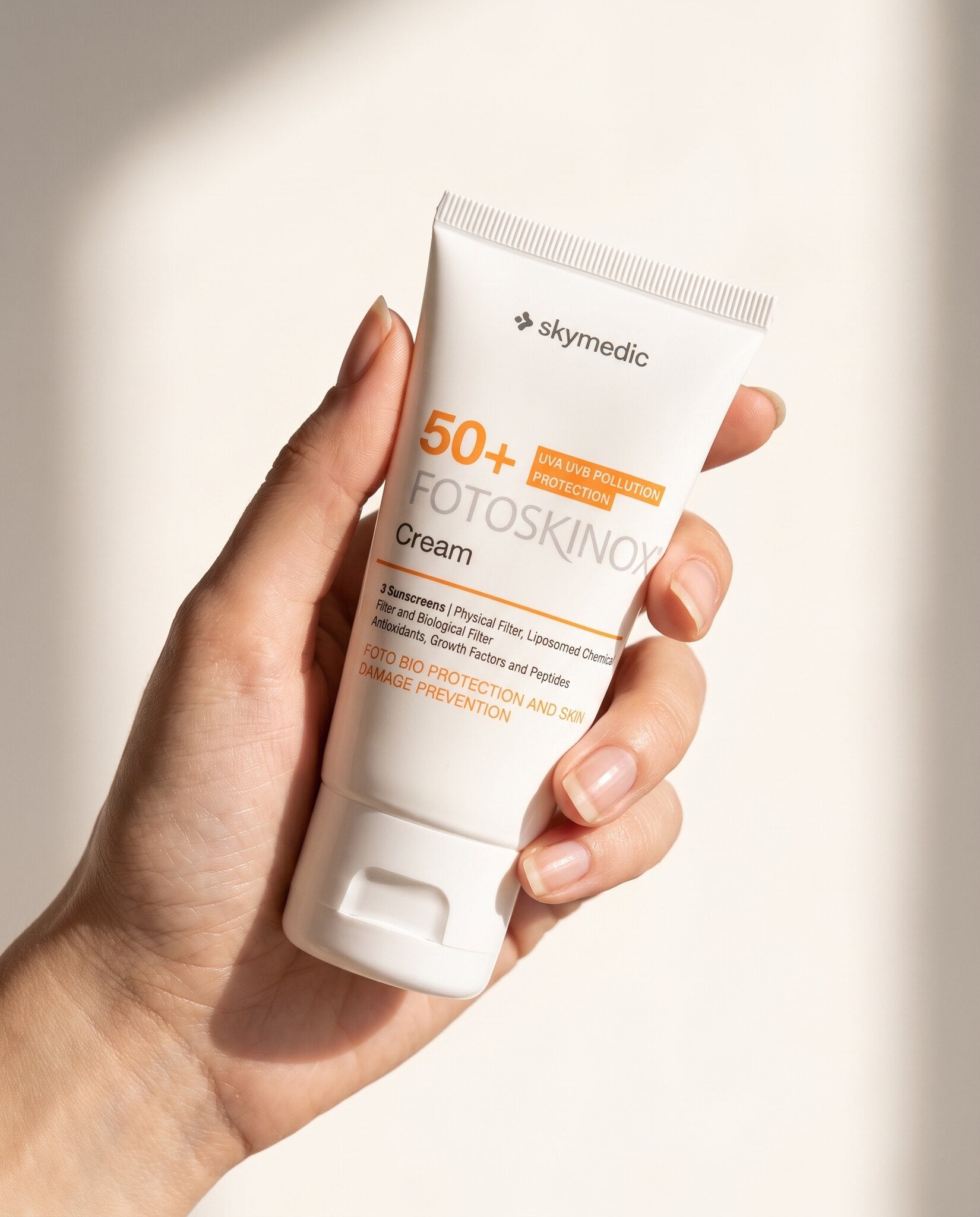 Fotoskinox Cream SPF 50+ — in use